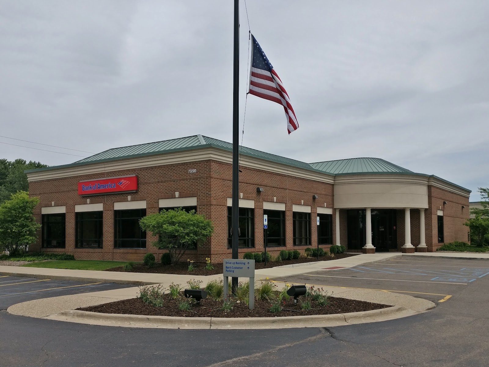 Bank of America (with Drive-thru ATM) in West Bloomfield Township