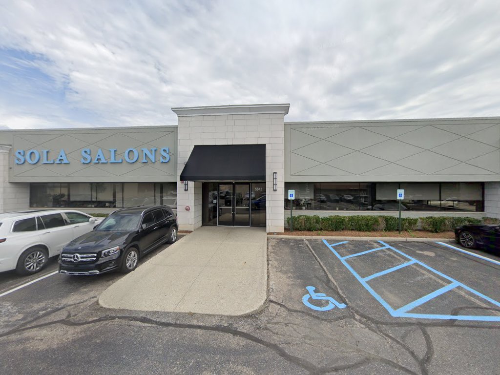 Kennice Salon Studio in West Bloomfield Township