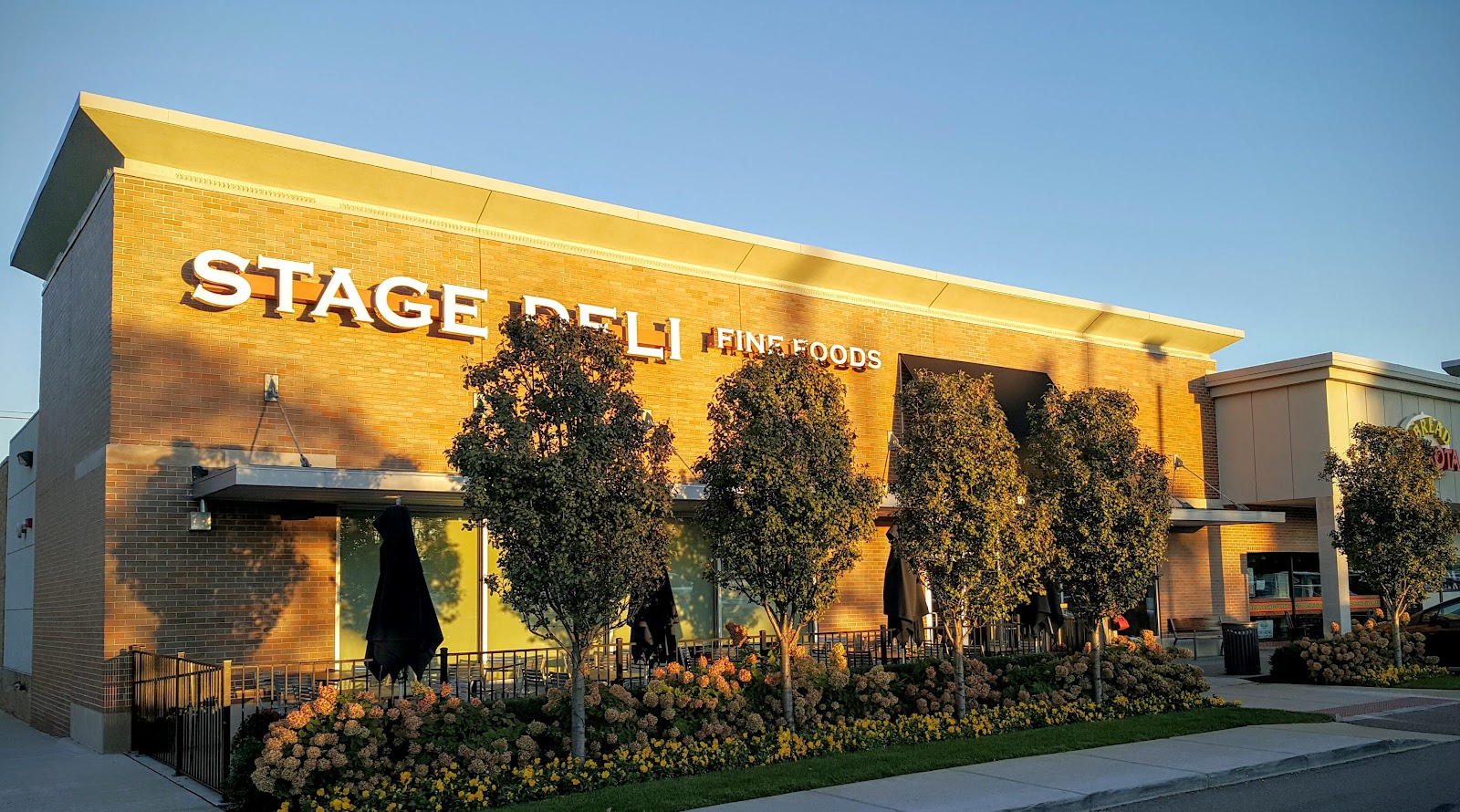 Stage Deli Restaurant in West Bloomfield Township